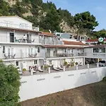 Bella Vista Apartments