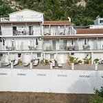 Bella Vista Apartments